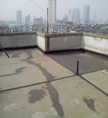 大连市漏水维修 楼顶漏水是什么原因，楼顶漏水维修方法是什么?
